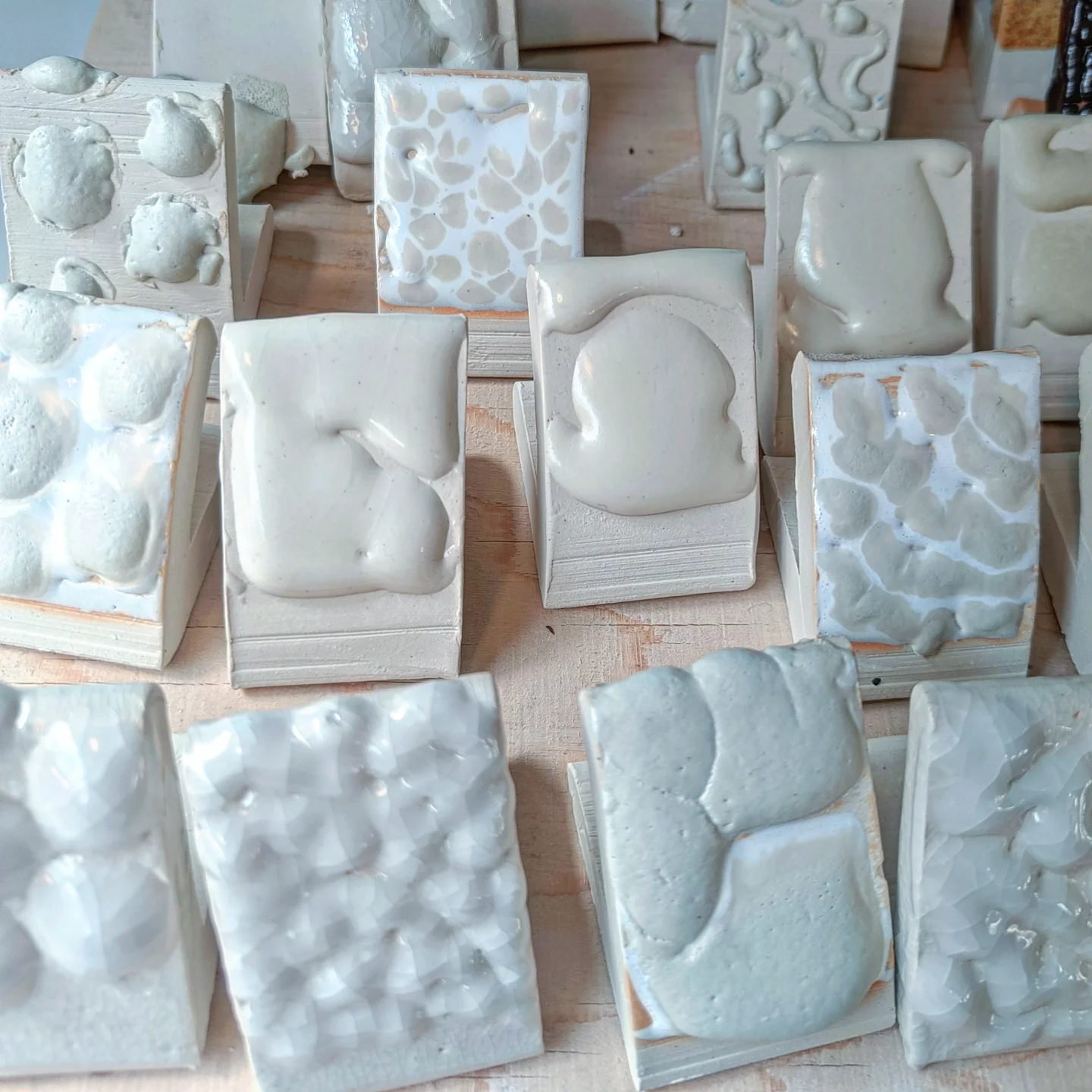 csc_experimental glazes Glaze test tiles showing experimental glaze combinations